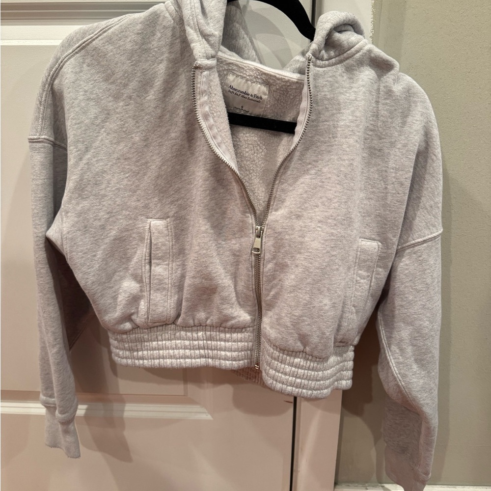 Abercrombie & Fitch Soft A&F Max Essentials - Gray Cropped Zip-Up Hoodie